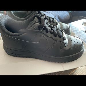 Black Nike Air Force 1 ‘07 Women’s Shoes Size 8 fits 7.5